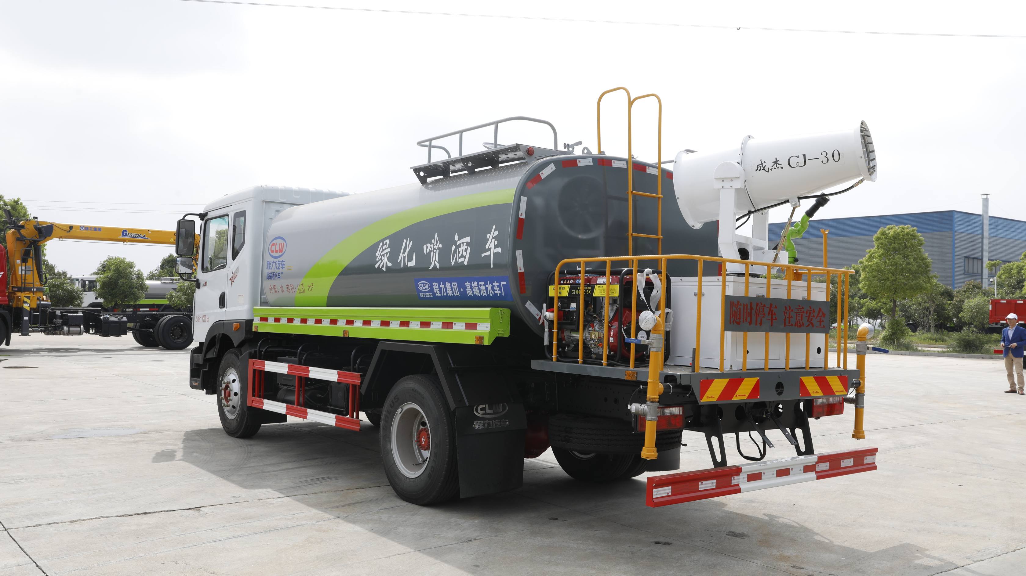 藍牌環衛作業灑水車廠家一手灑水車現貨充足，即訂即發